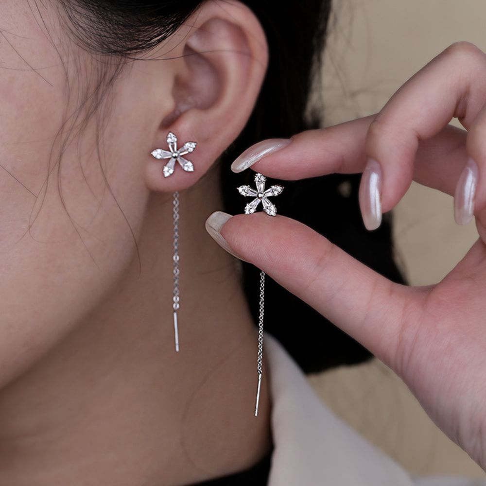 Brincos de Diamante com Fio Floral — Design Delicado de Gota