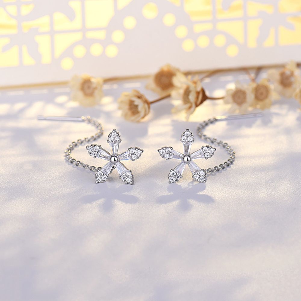 Brincos de Diamante com Fio Floral — Design Delicado de Gota