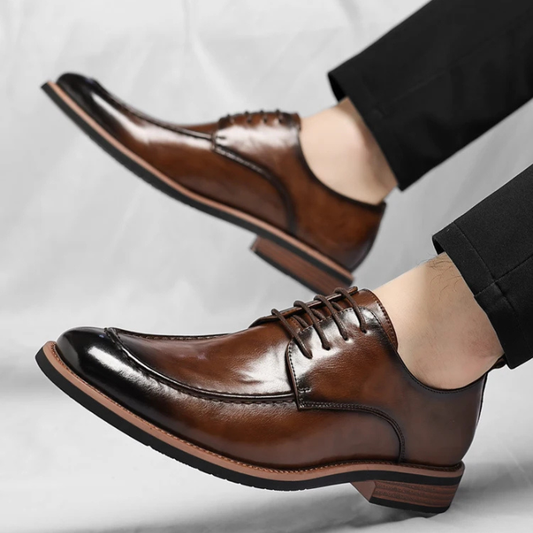 Os Sapatos Oxford Lorenzio com Refinamento em Couro Polido
