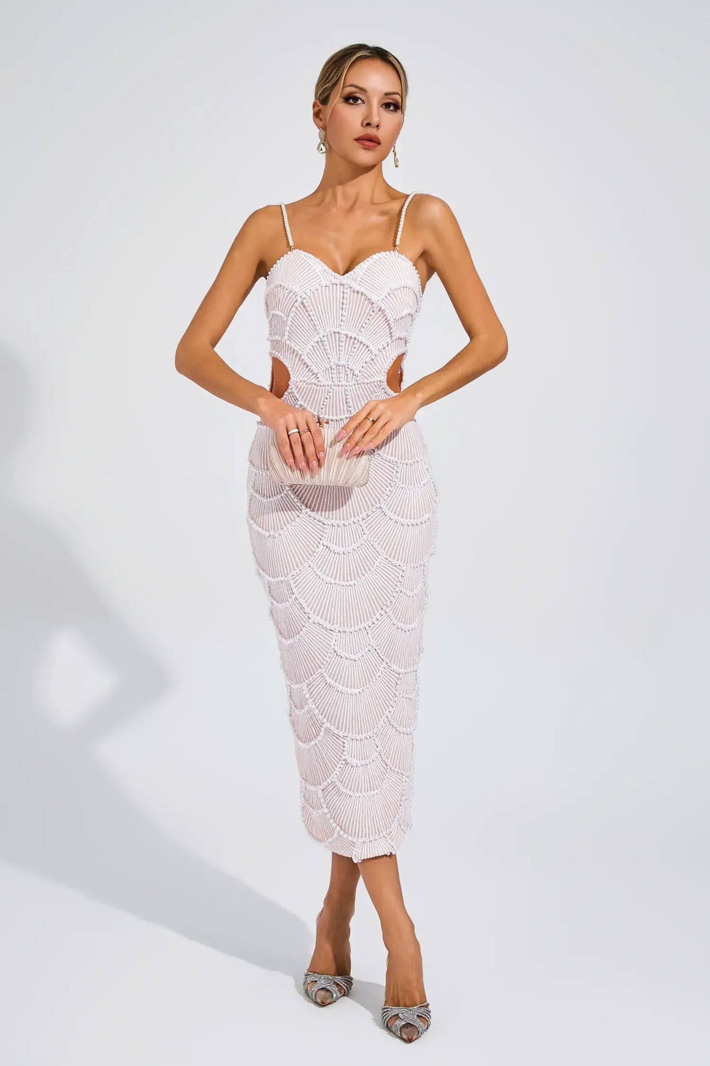 Vestido Midi Bege com Pérolas