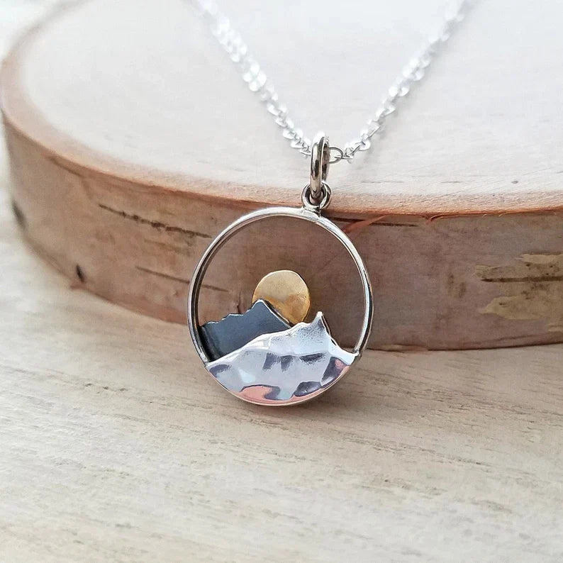 Colar com Pendente de Montanha — Inspirado na Natureza